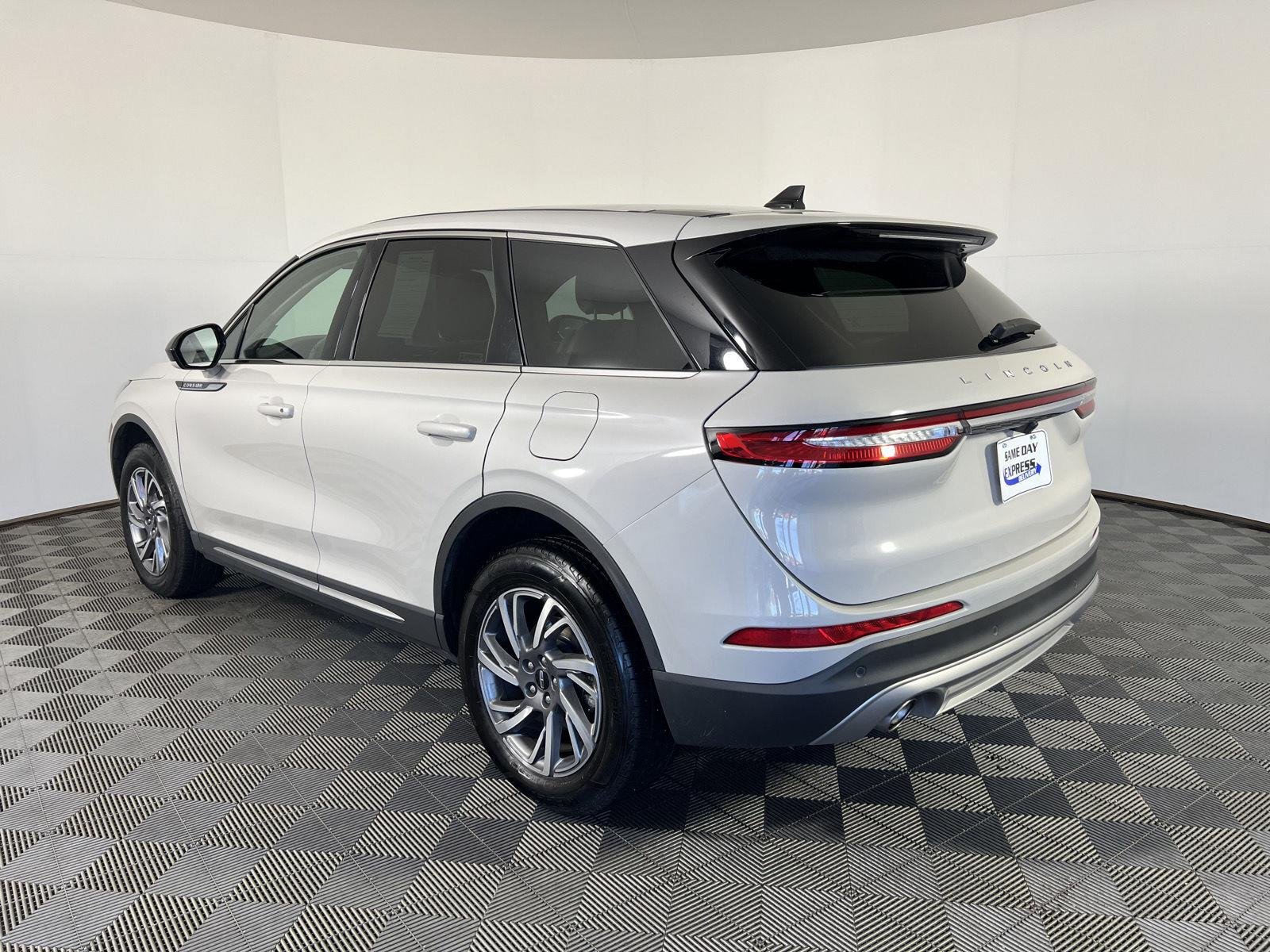 Used 2023 Ceramic Pearl Lincoln Standard image 15