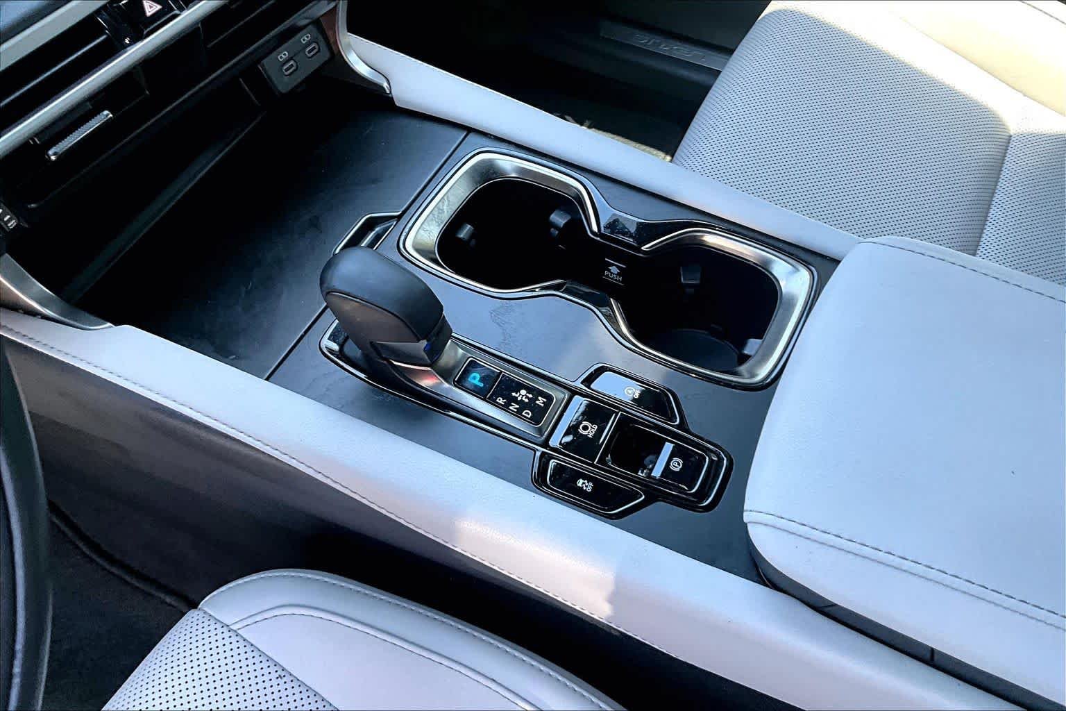 Used 2024 Eminent White Pearl Lexus Premium image 17