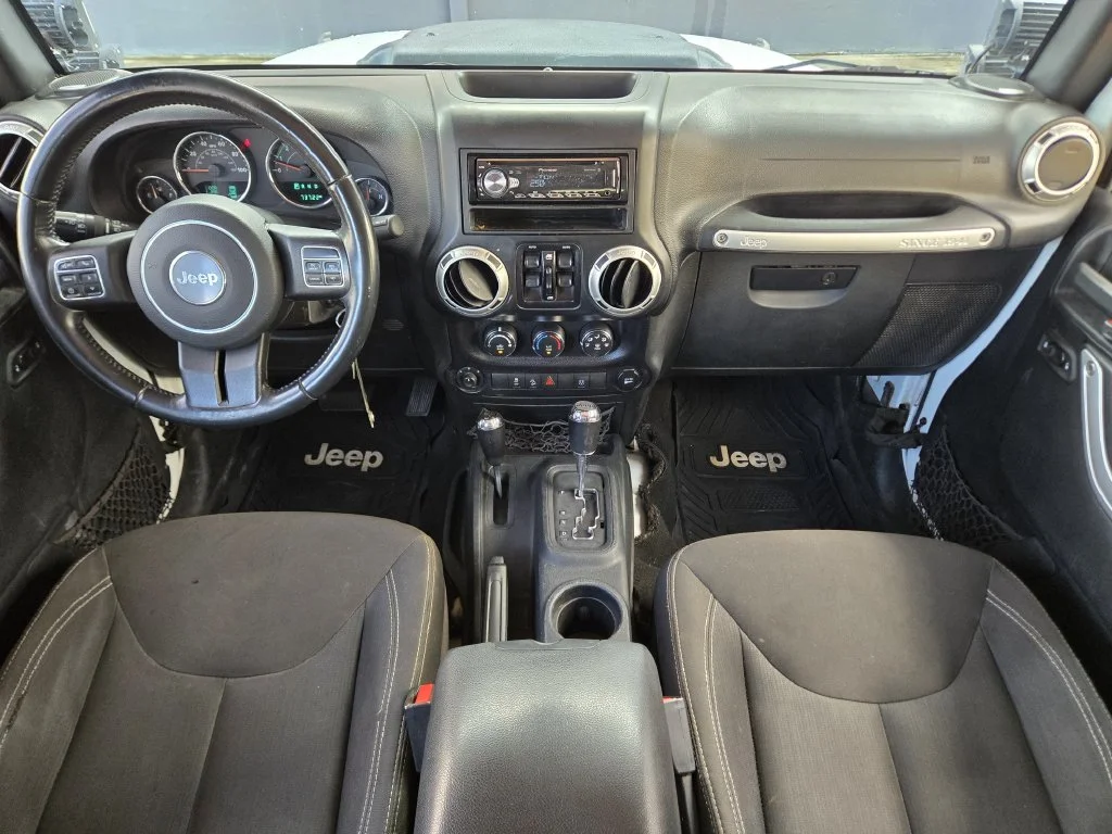 Used 2016 White Jeep Unlimited Rubicon image 14
