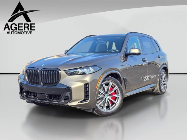 New 2026 Manhattan Green Metallic BMW xDrive50e image 1
