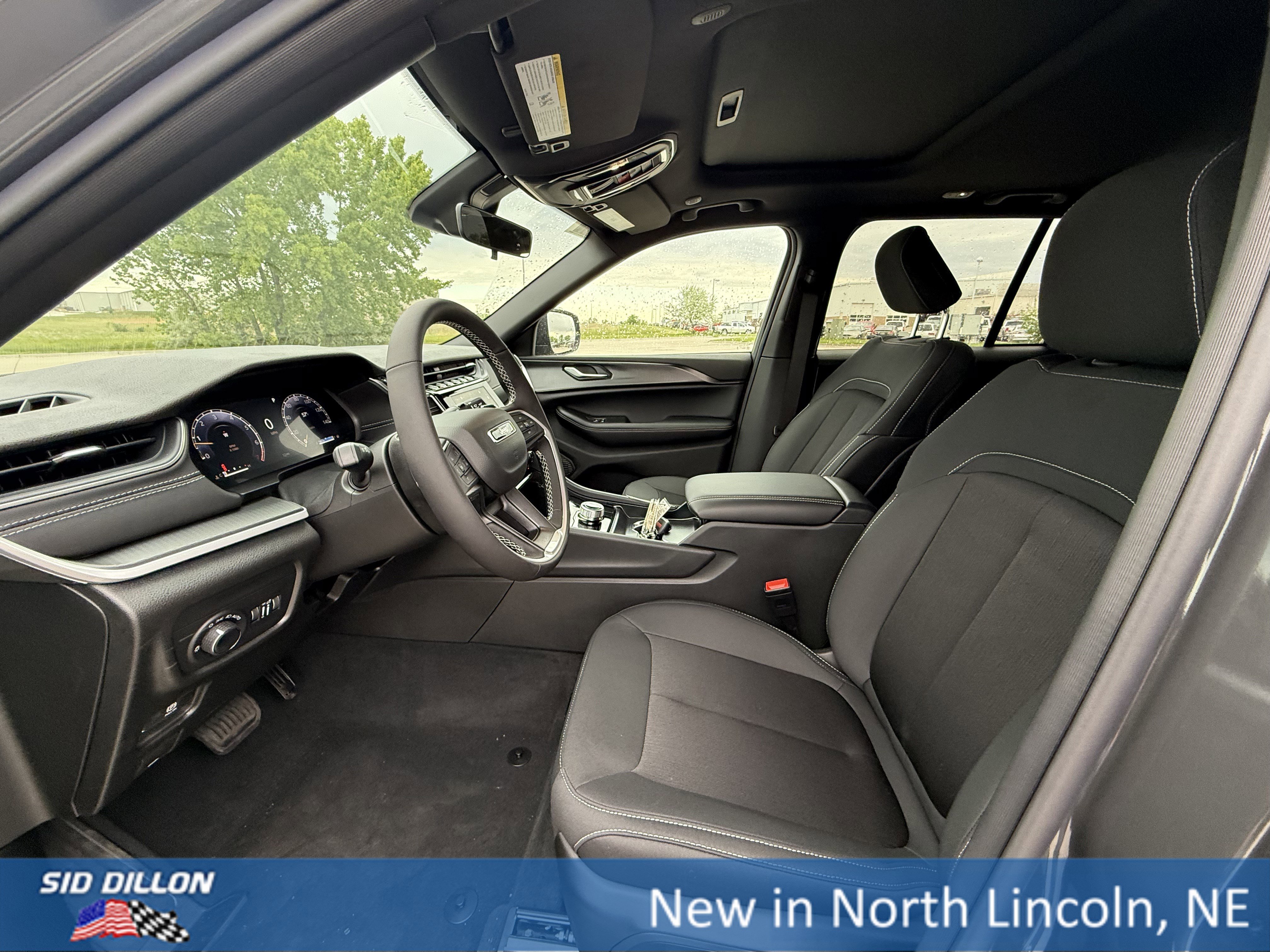 New 2026 Baltic Gray Metallic Clear-Coat Exterior Paint Jeep Laredo image 15