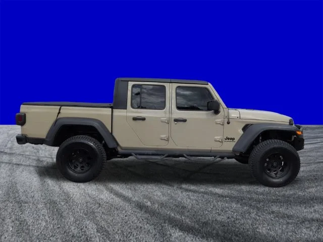 Used 2020 Gobi Clearcoat Jeep Sport image 3