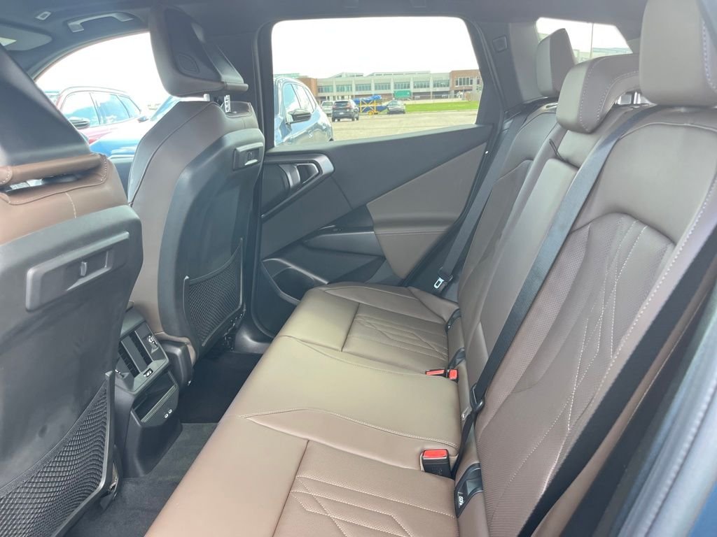 Used 2026 Blue Metallic BMW 30 xDrive image 29