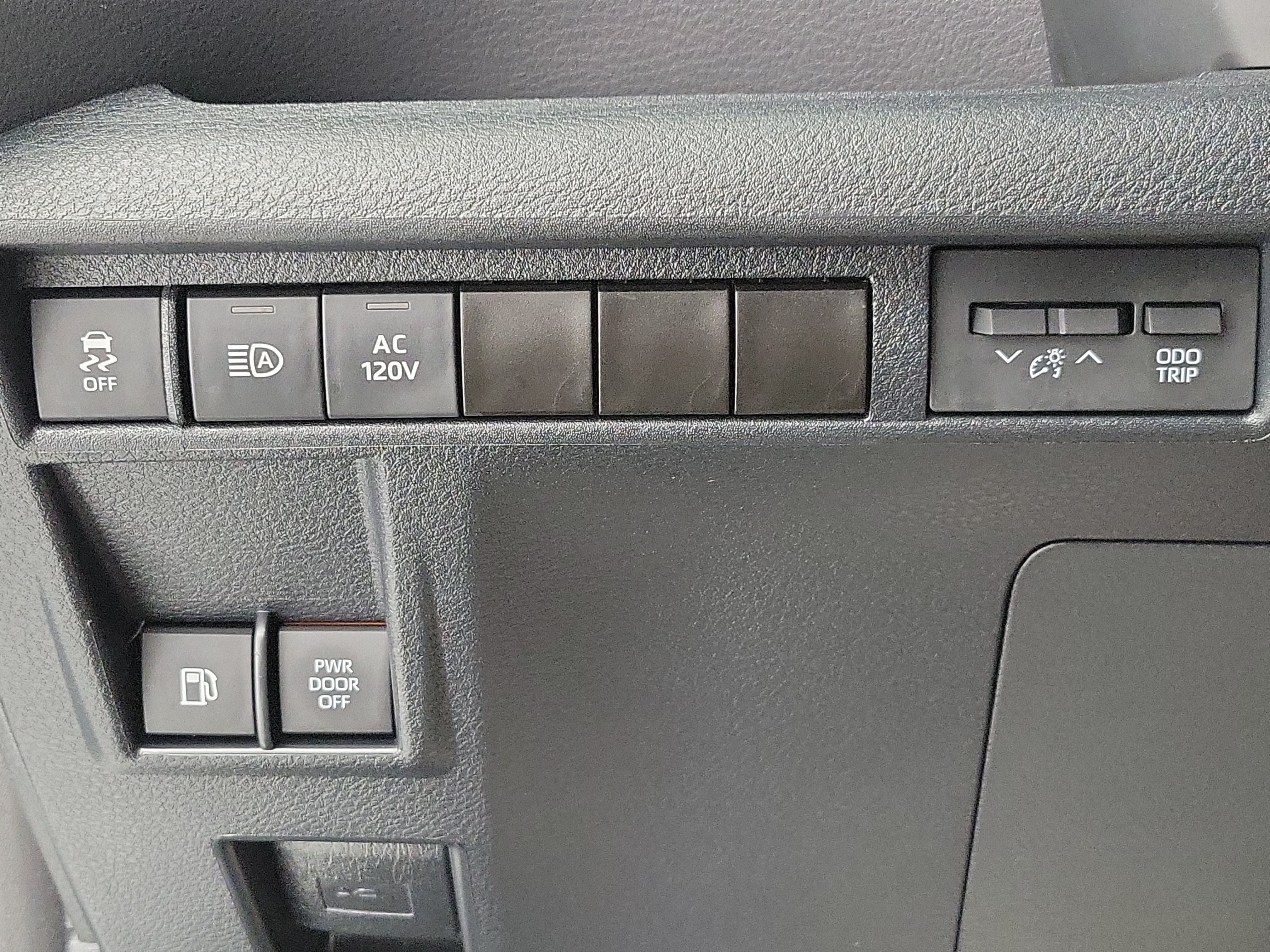 Used 2023 Wind Chill Pearl Toyota XSE image 32