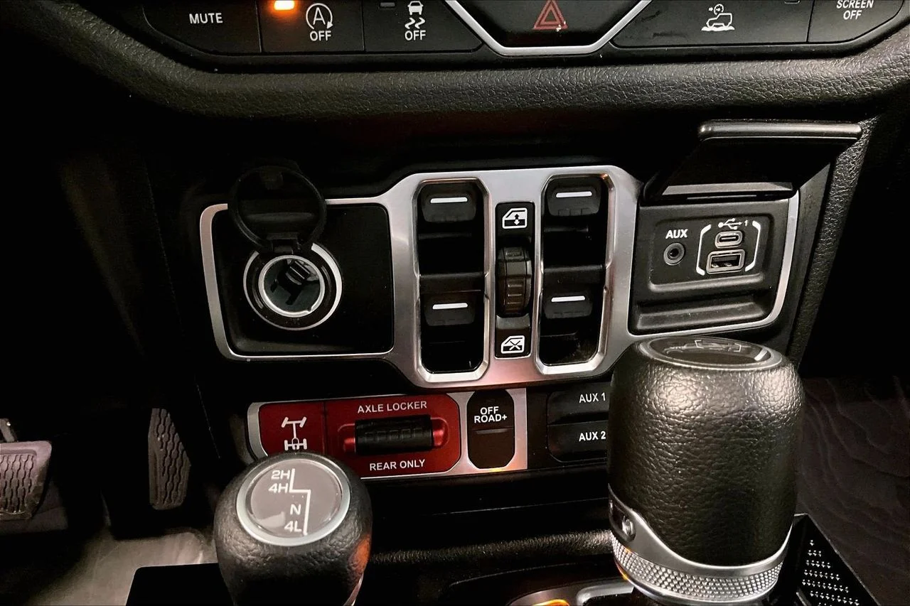 Used 2024 White Jeep Willys image 16