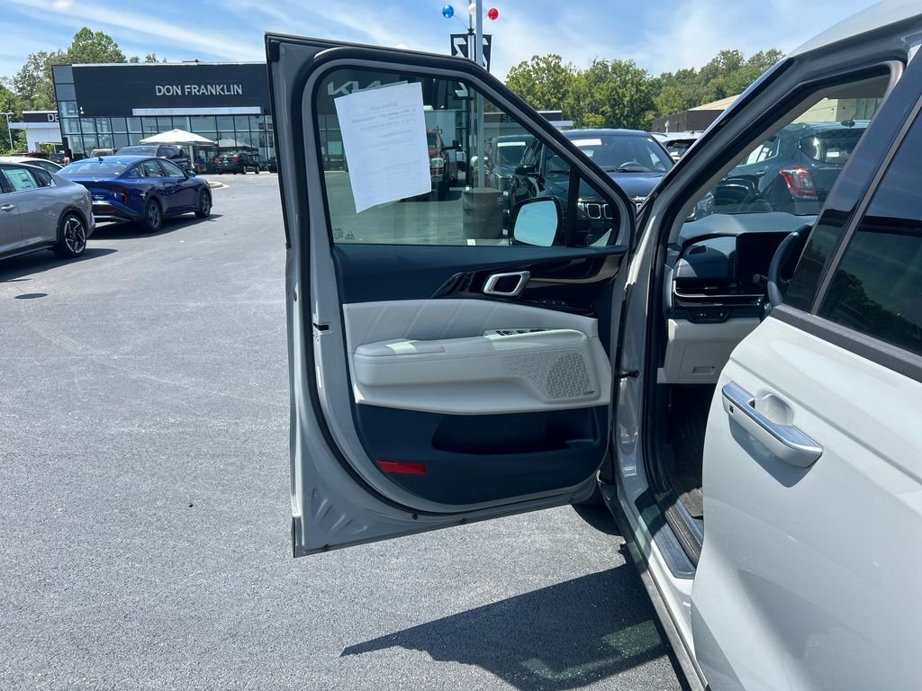 Used 2025 White Kia SX Prestige image 12