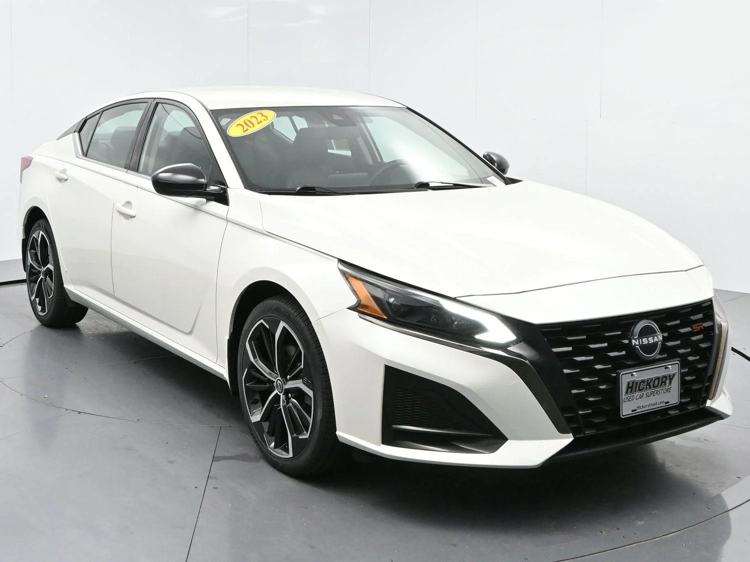 Used 2023 Pearl White Tricoat Nissan 2.5 SR image 2