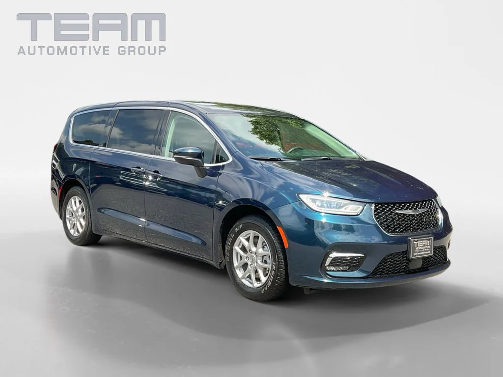 Used 2023 Blue Chrysler Touring L image 1