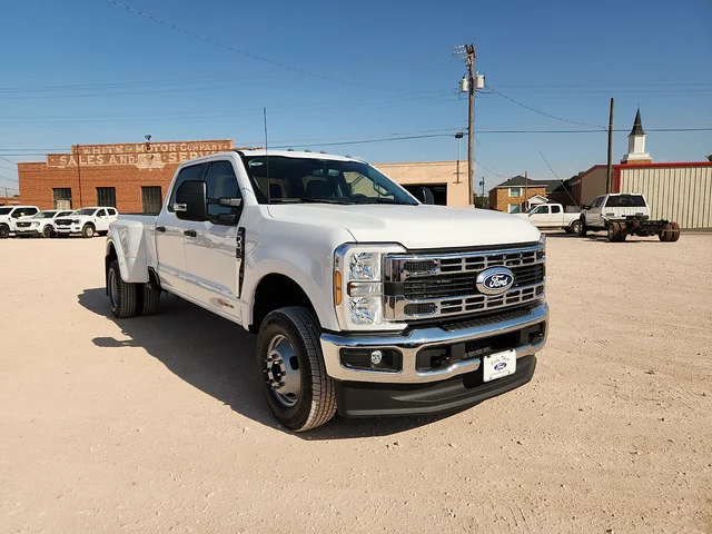 2027 Ford Super Duty F-350 DRW XLT