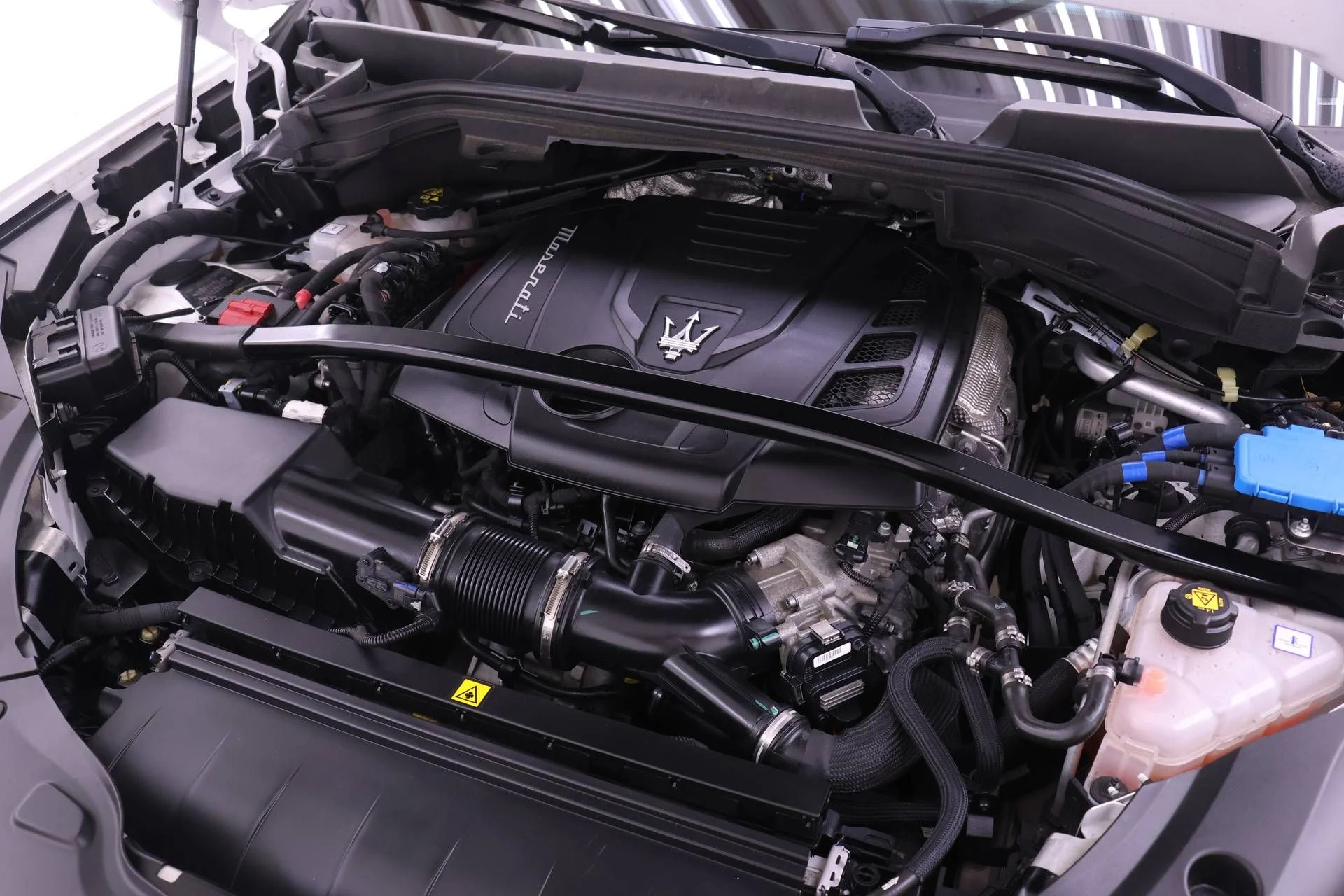 Used 2023 White Maserati Modena image 24