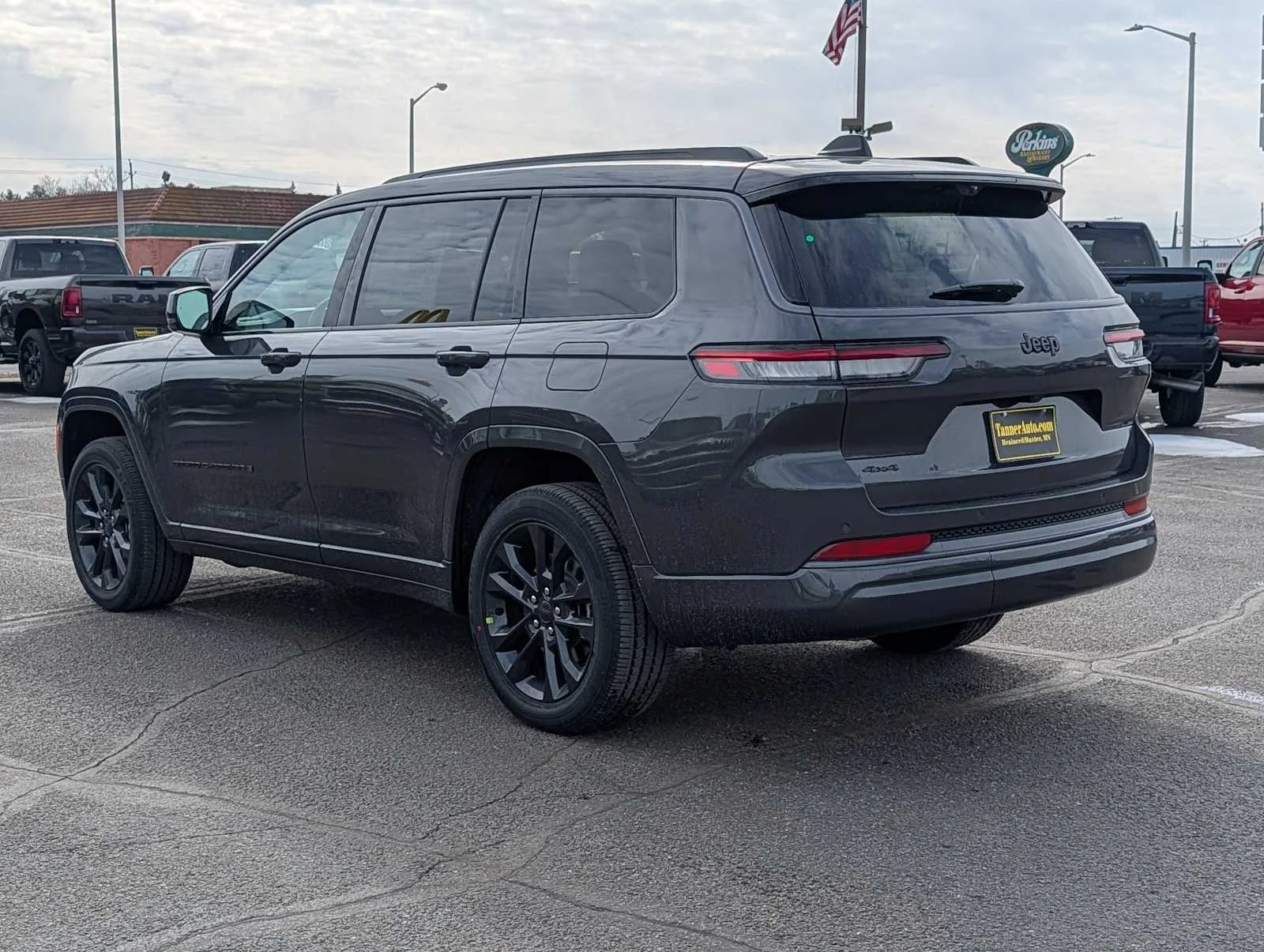 New 2026 Baltic Gray Metallic Clear-Coat Exterior Paint Jeep Limited Reserve image 5