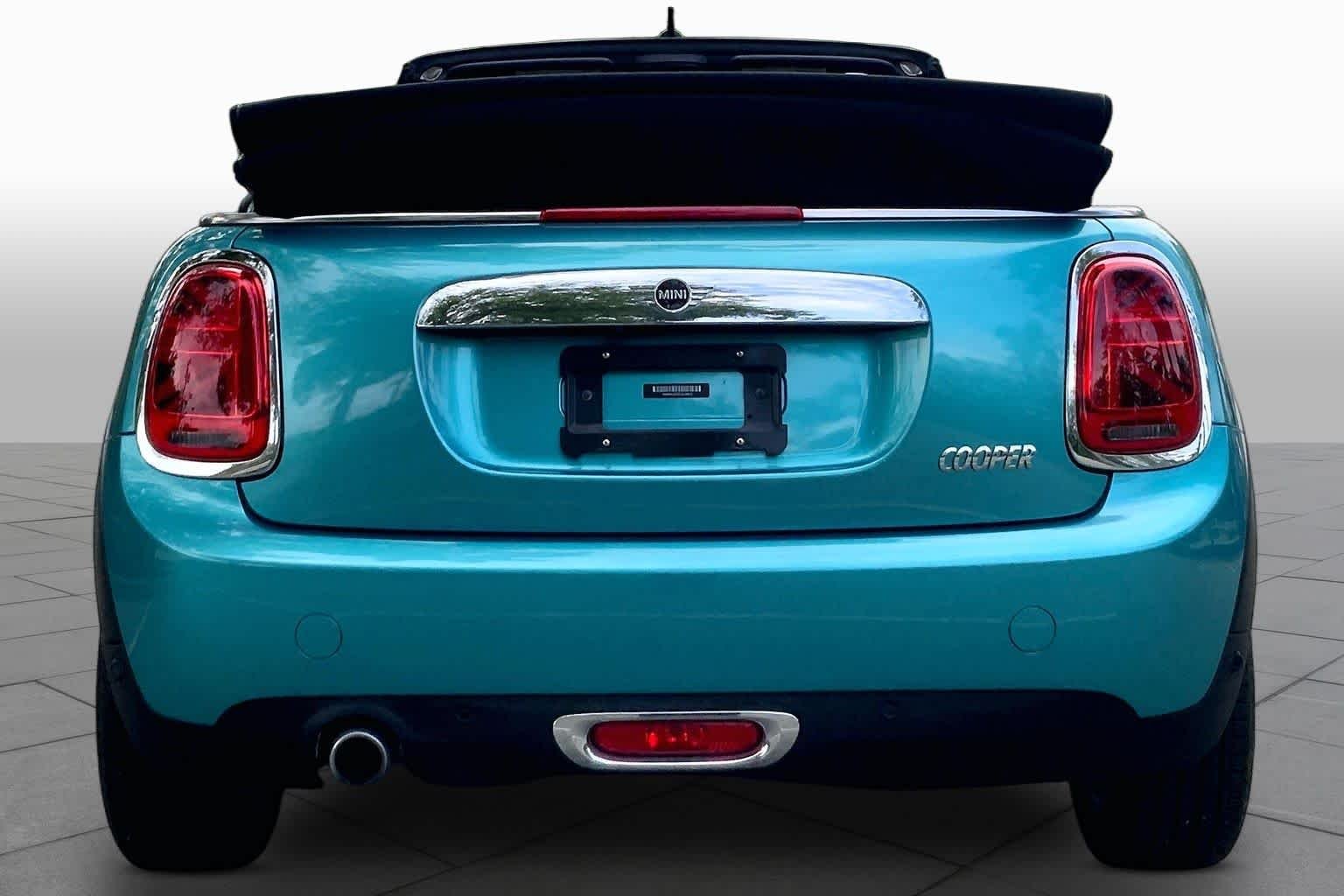 Used 2020 Caribbean Aqua Metallic MINI Cooper image 4