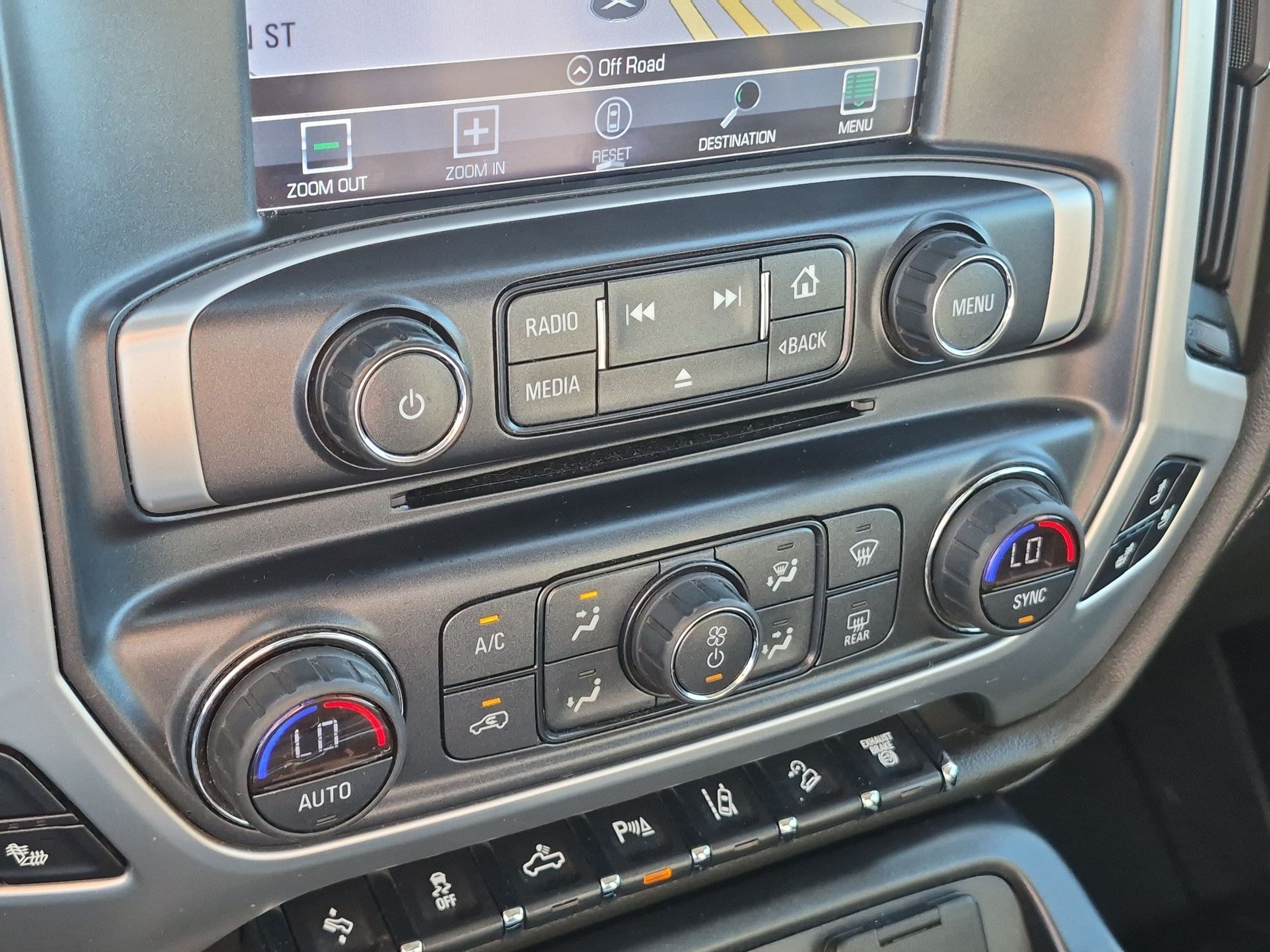 Used 2018 White GMC SLT image 21