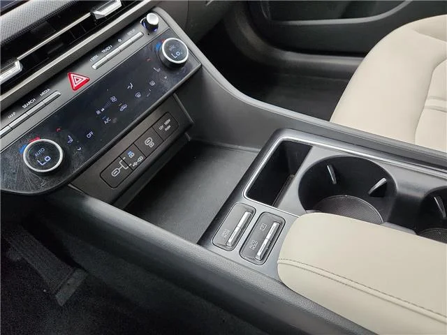 Used 2024 Red Hyundai SEL Front-Wheel Drive image 20