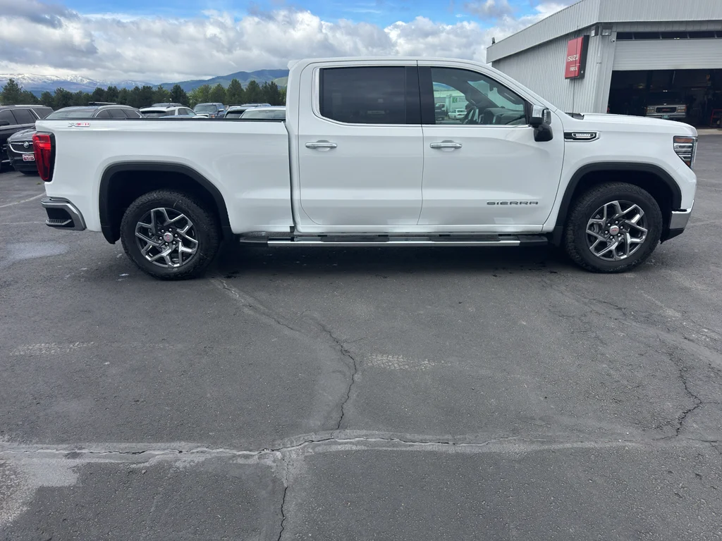 New 2026 Summit White GMC SLT image 4