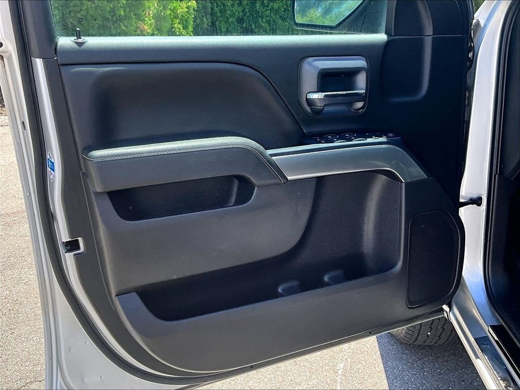 Used 2018 Silver Chevrolet LT image 9