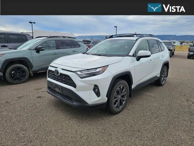 Used 2025 Wind Chill Pearl Toyota XLE Premium image 1
