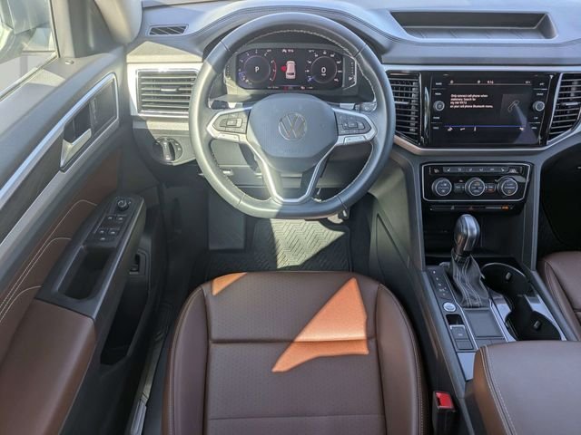 Used 2023 Silver Volkswagen 3.6L V6 SE w/Technology image 17