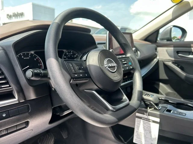Used 2023 Gray Nissan SV image 31