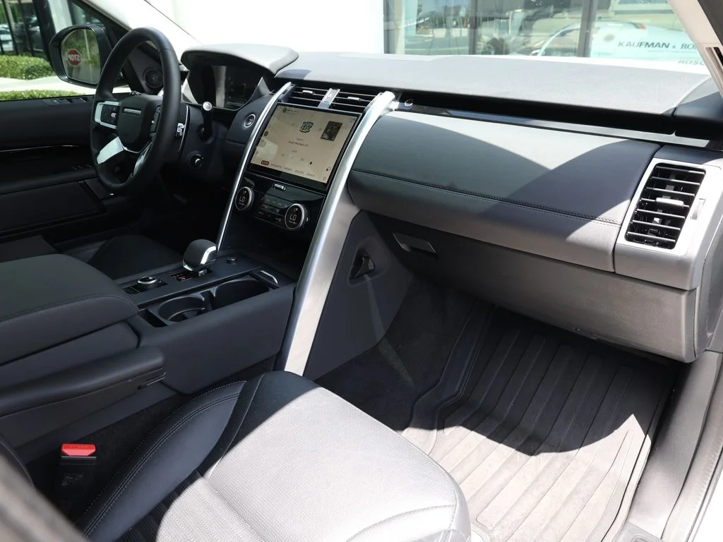 Used 2024 White Land Rover S image 22