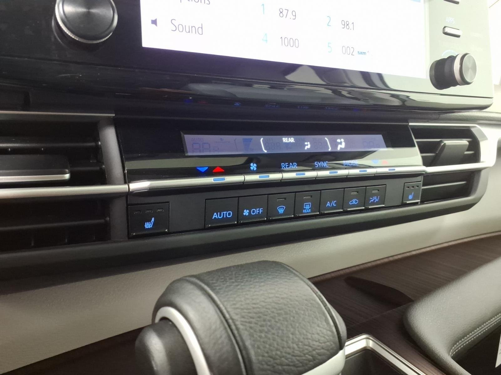 2024 Toyota Sienna XLE - Photo 7