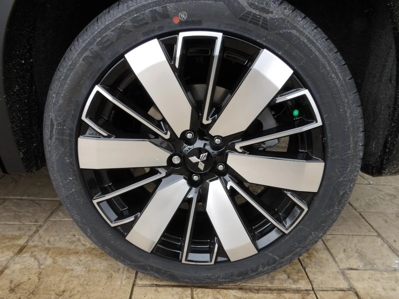 New 2026 Graphite Gray Mitsubishi SE image 12