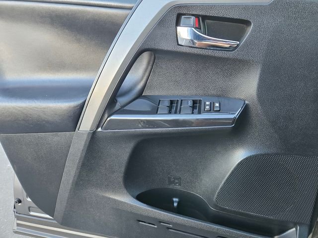 Used 2016 Gray Toyota SE image 17