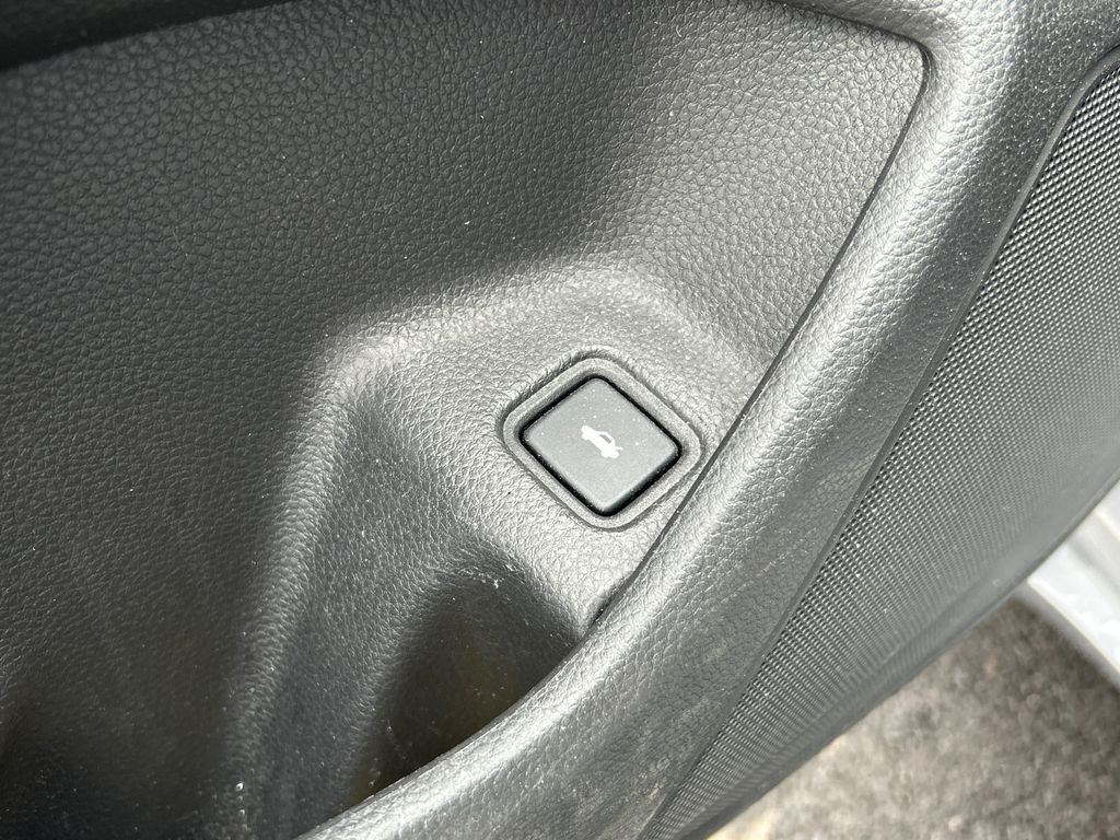 Used 2019 Silver Honda EX image 12