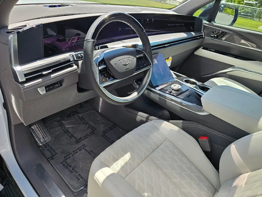 New 2026 Vibrant White Tricoat Cadillac Luxury image 22