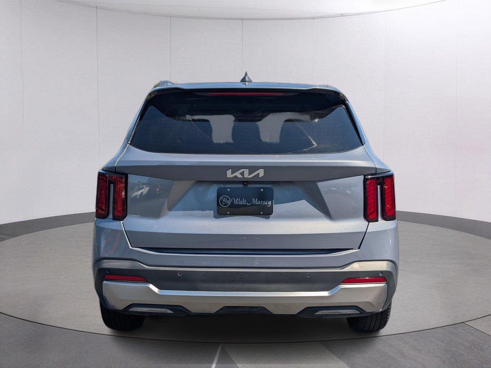 Used 2024 Everlasting Silver Kia S image 4