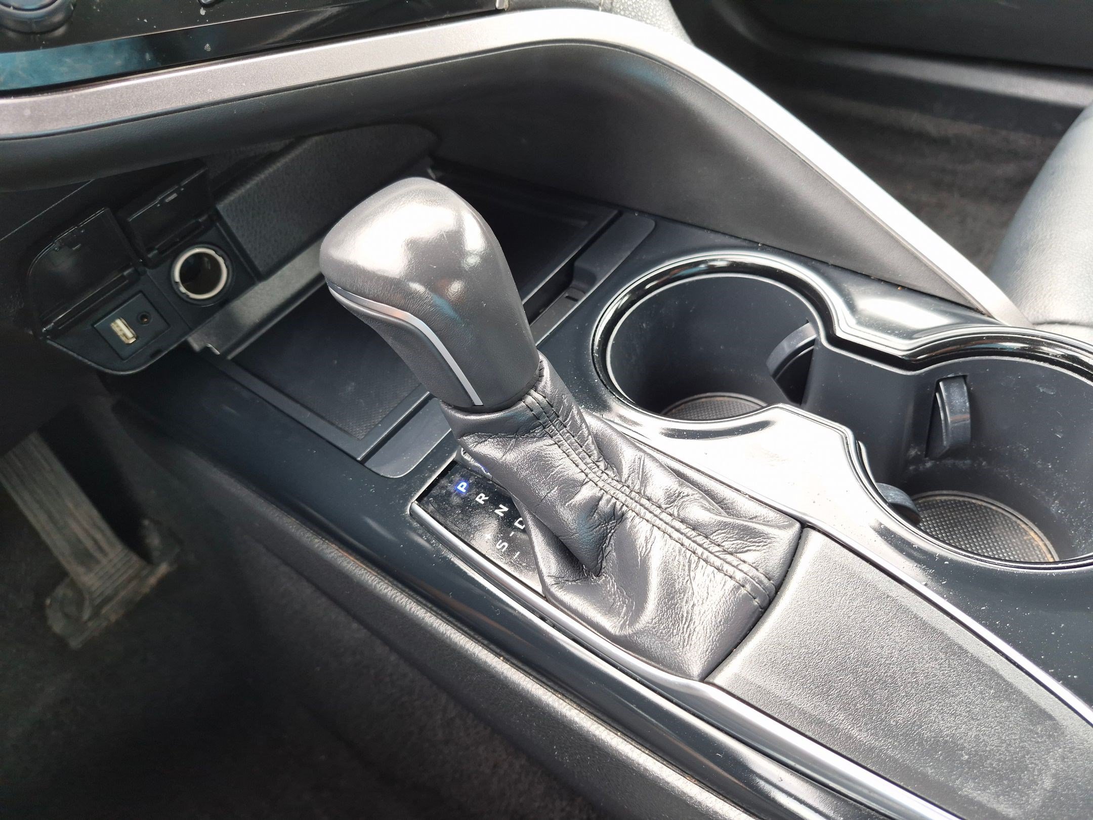 Used 2019 Galactic Aqua Mica Toyota SE image 23