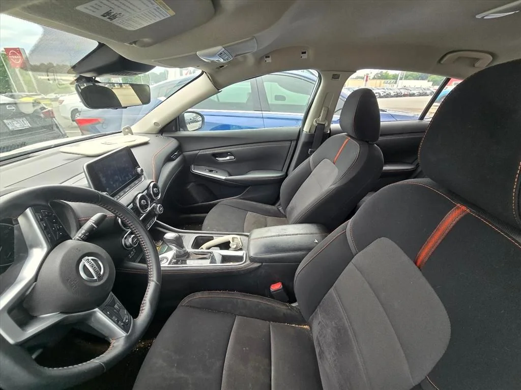 Used 2022 White Nissan SR image 4