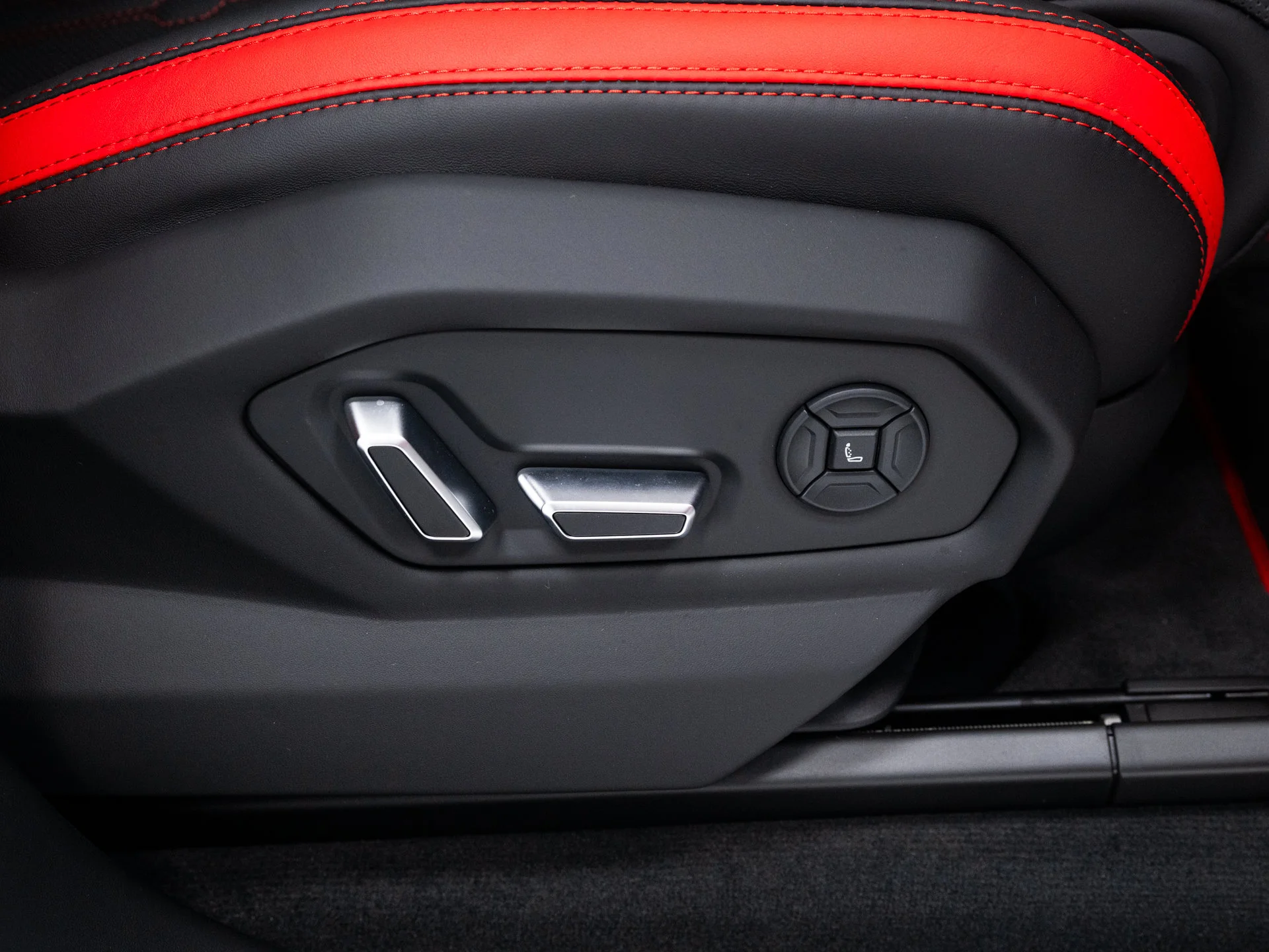 Used 2025  Lamborghini SE image 63