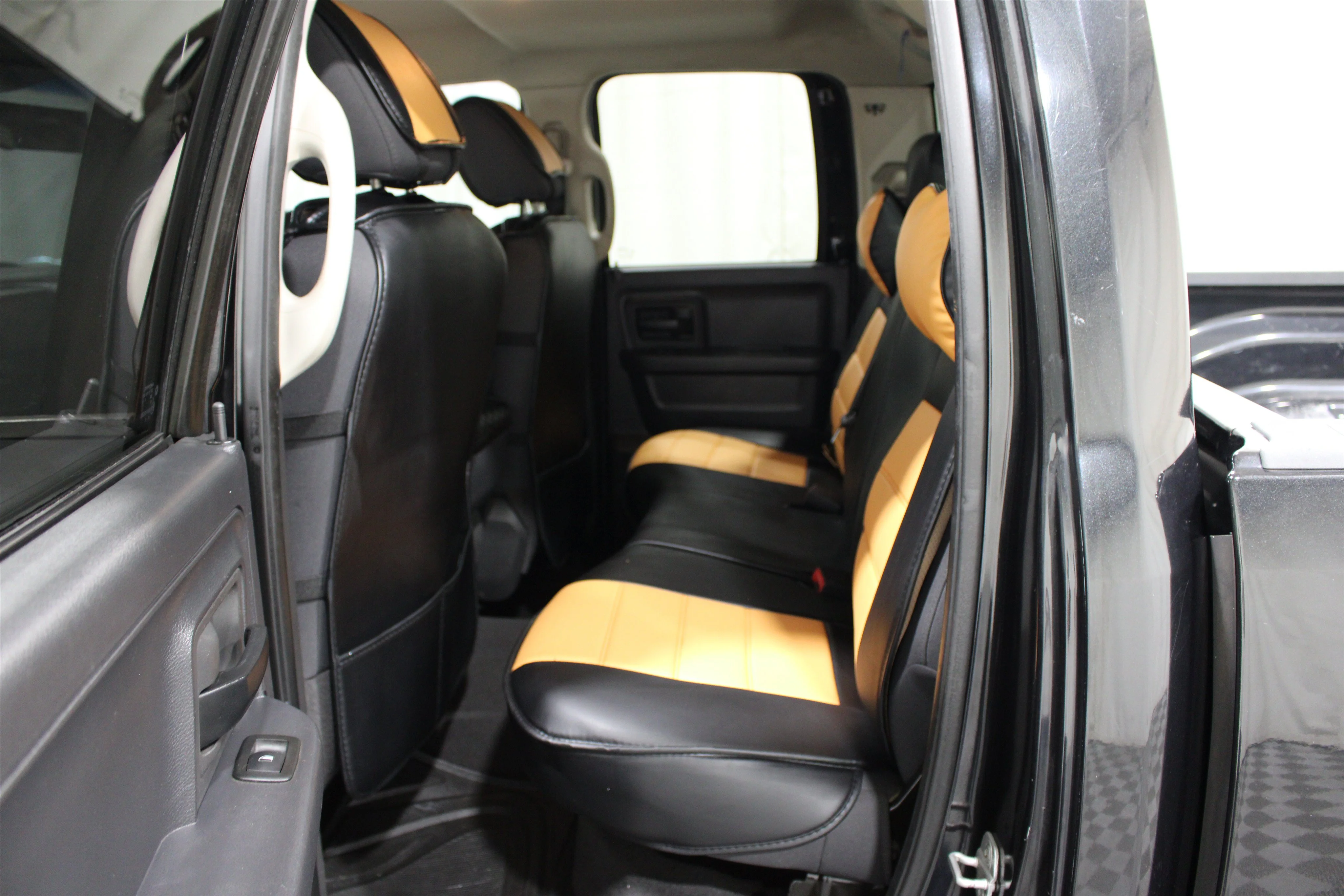 2009 Dodge Ram 1500 Pickup ST - Photo 11