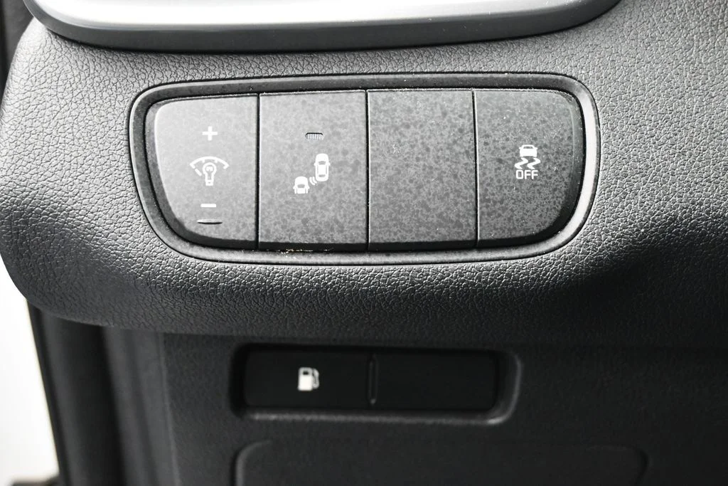 Used 2020 Snow White Pearl Kia LX image 15