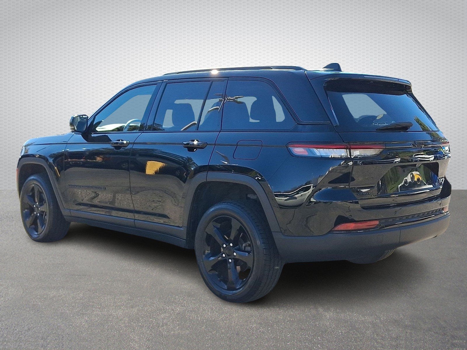 Certified Used 2023 Diamond Black Crystal Pearlcoat - PXJ Jeep Altitude 4x4 image 4