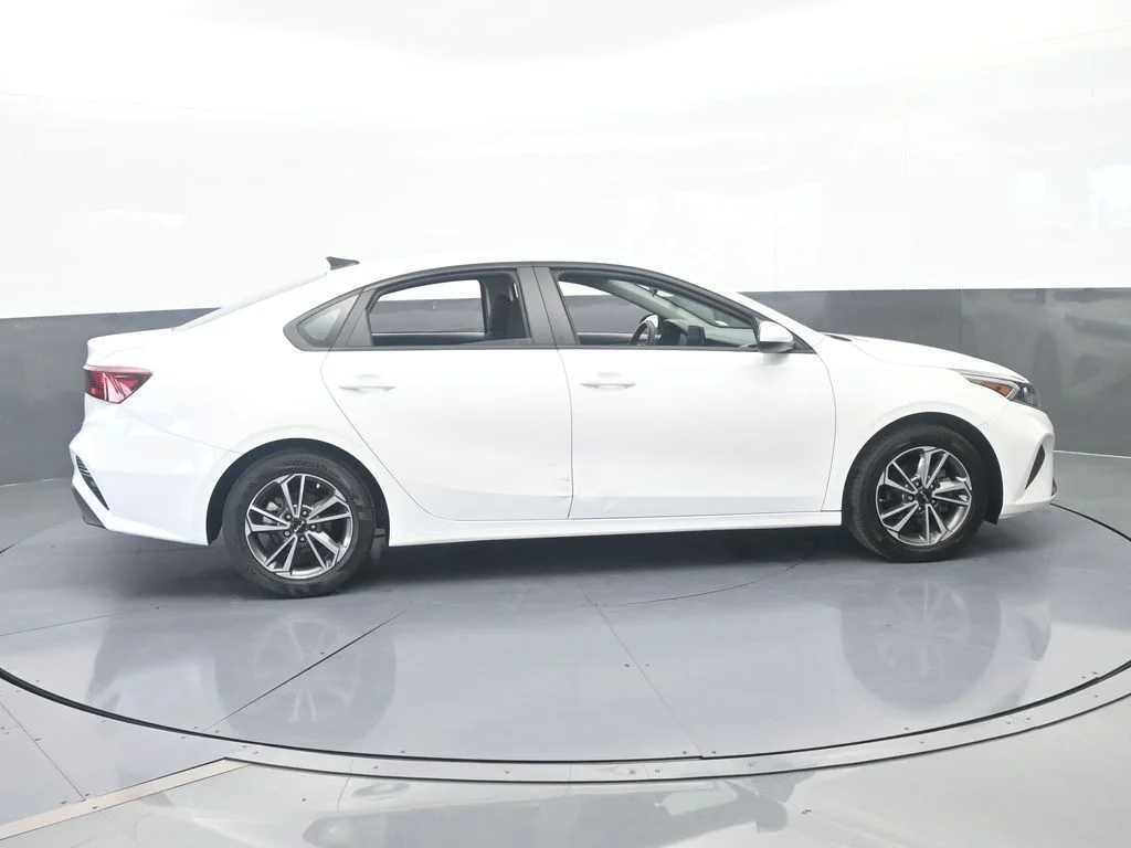 Used 2023 Snow White Pearl Kia LXS image 6