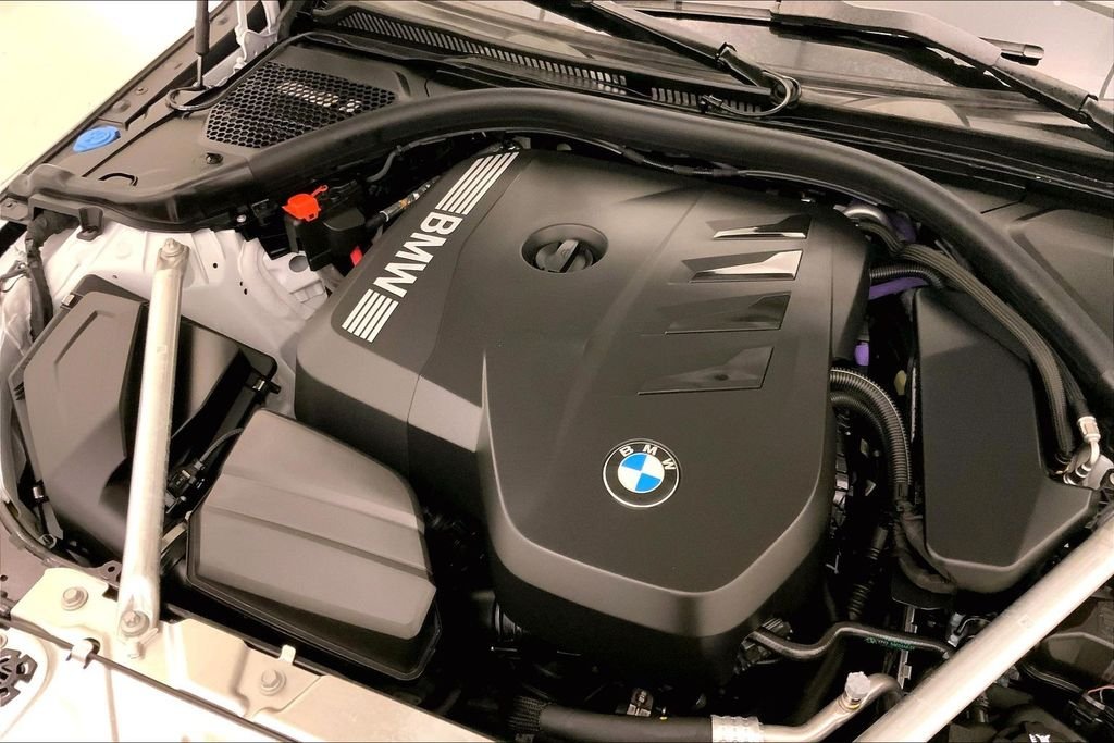 Used 2025 Mineral White Metallic BMW  image 31