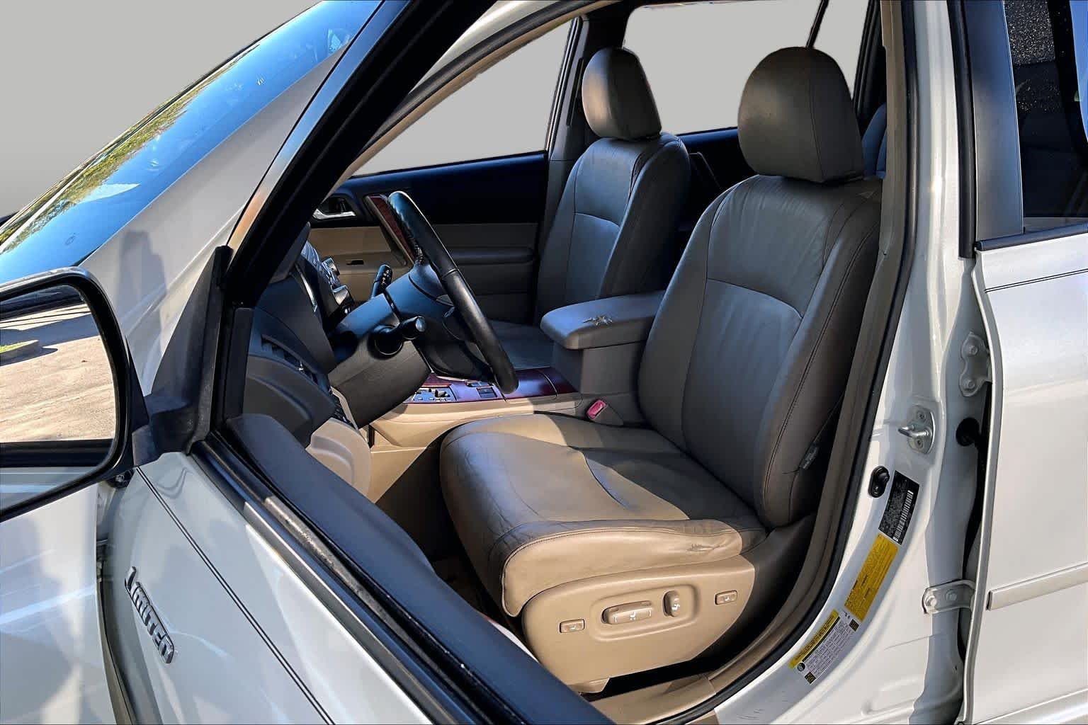 Used 2009 Blizzard Pearl Toyota Limited image 7