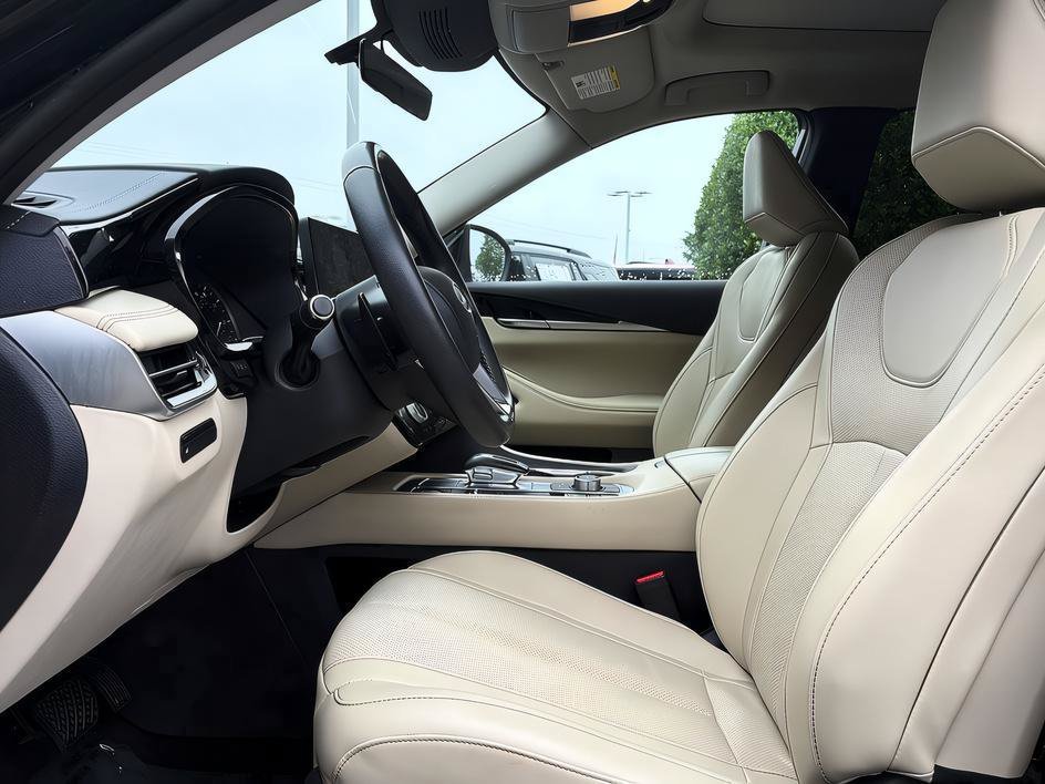 Certified Used 2024 Mineral Black INFINITI PURE image 9