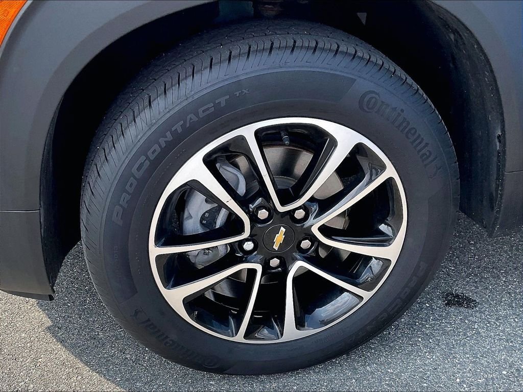 Used 2024 Fountain Blue Chevrolet LT image 7