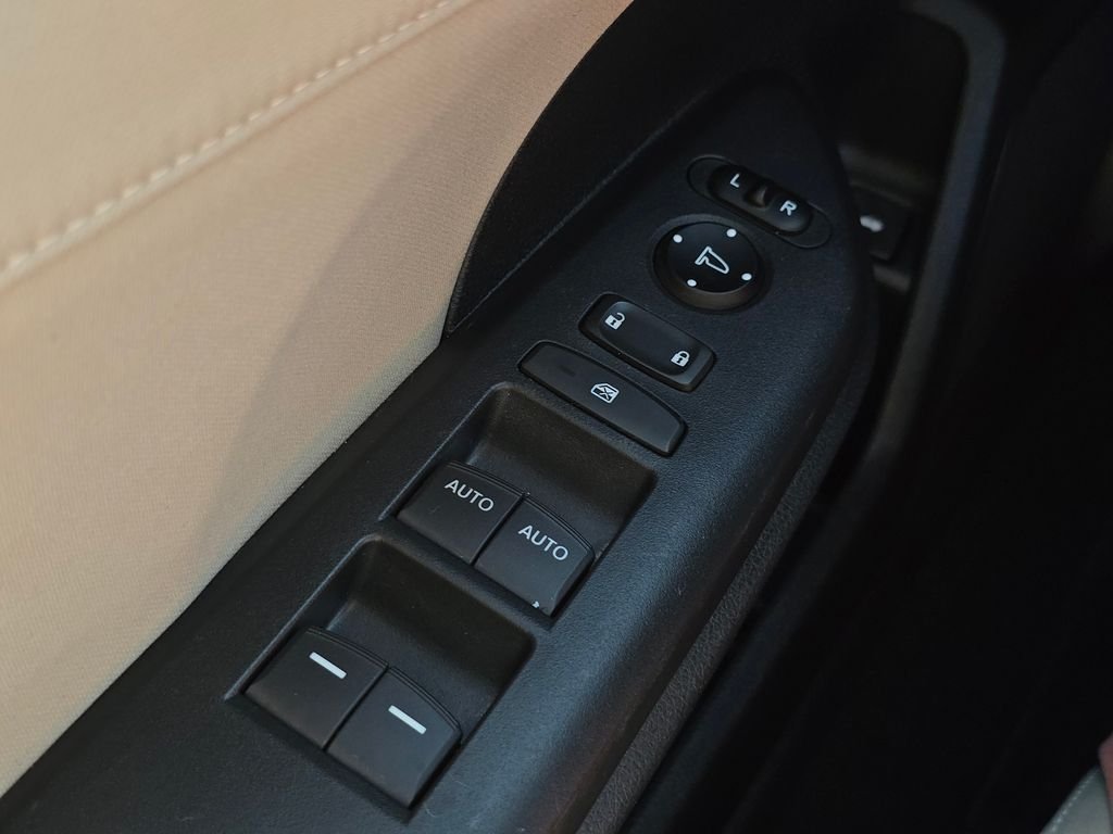 Used 2018  Honda EX image 27