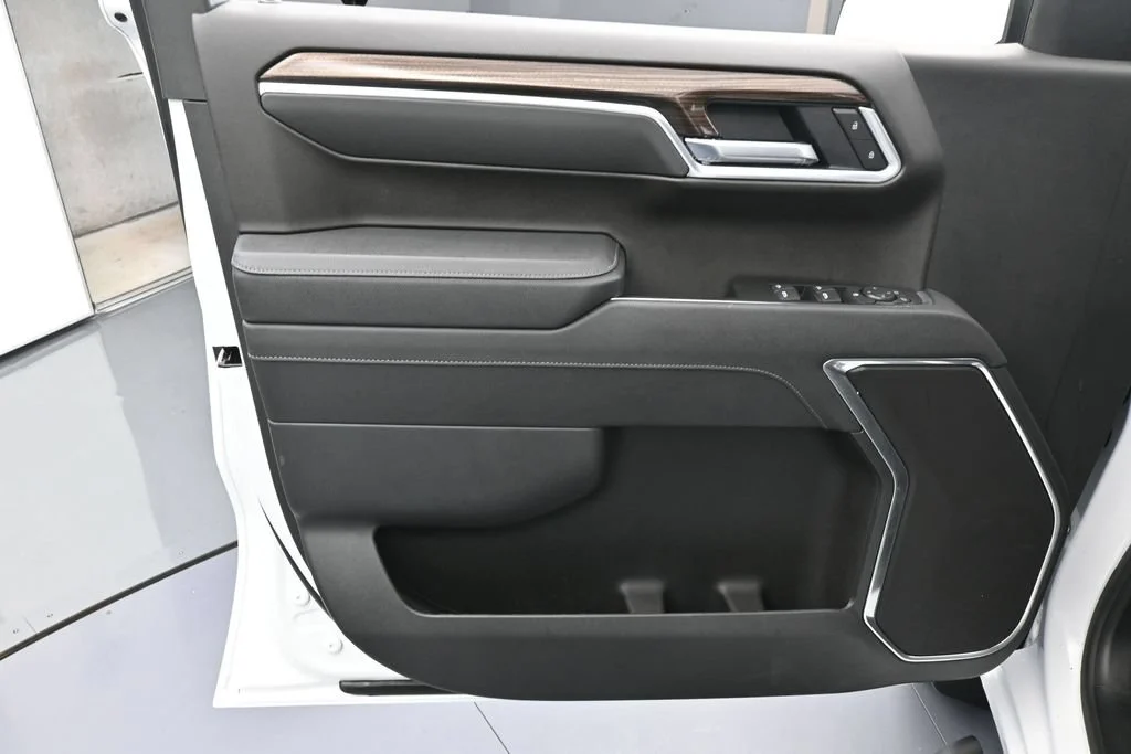 Used 2026 Summit White Chevrolet RST image 13