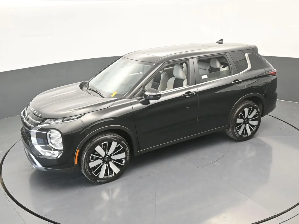 New 2026 Black Diamond Mitsubishi SE image 52