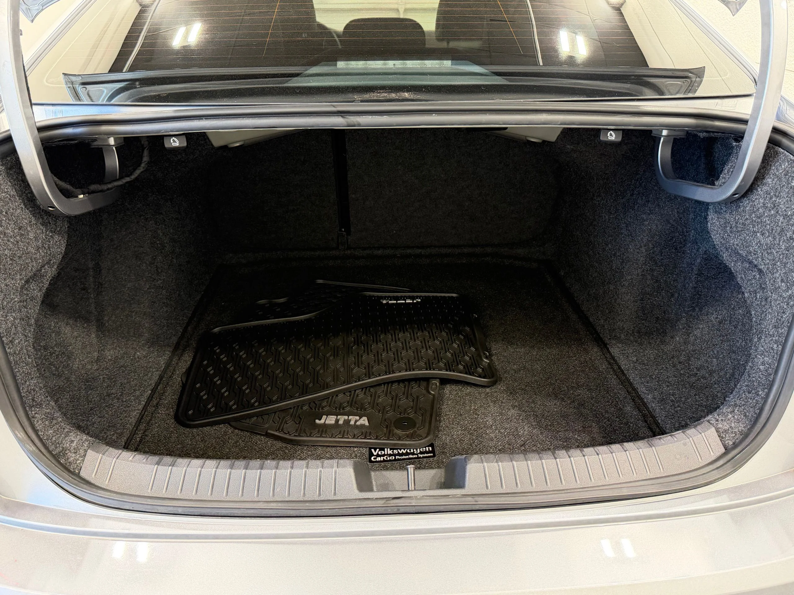 Used 2019 Silver Volkswagen SEL image 24