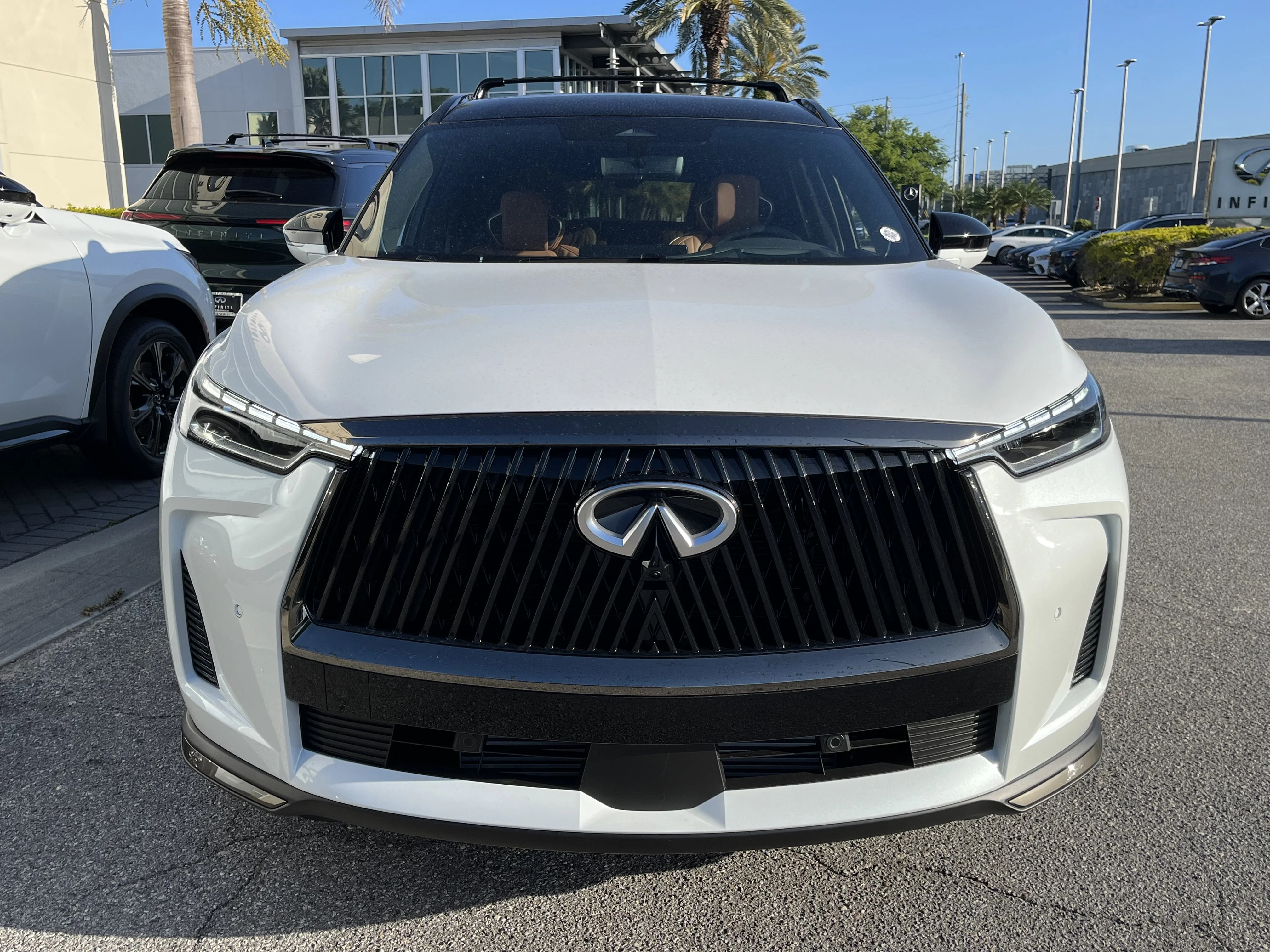 New 2026 Radiant White/Black Obsidian INFINITI AUTOGRAPH image 9