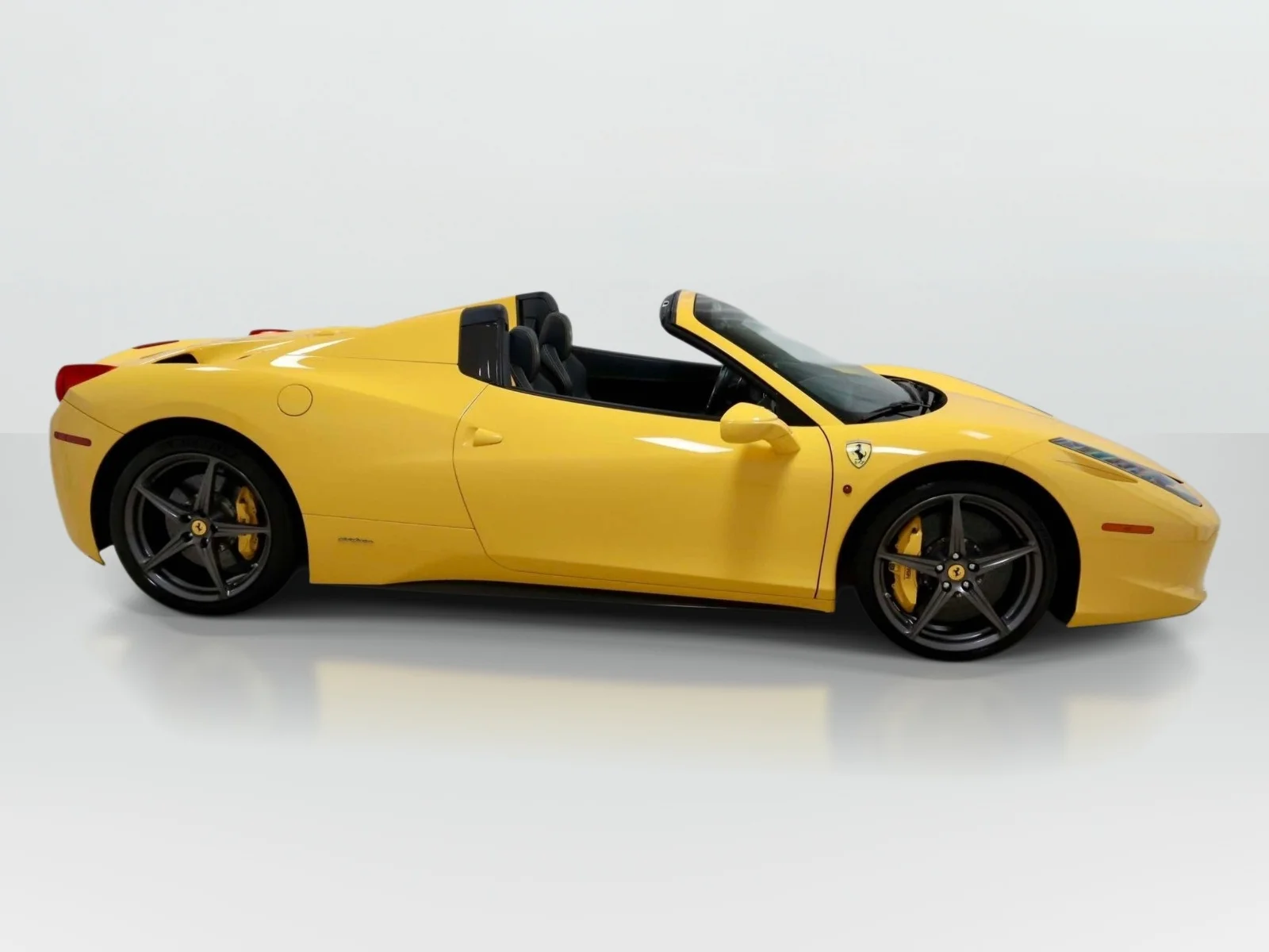 Used 2013 Giallo Modena Ferrari 2dr Conv image 6