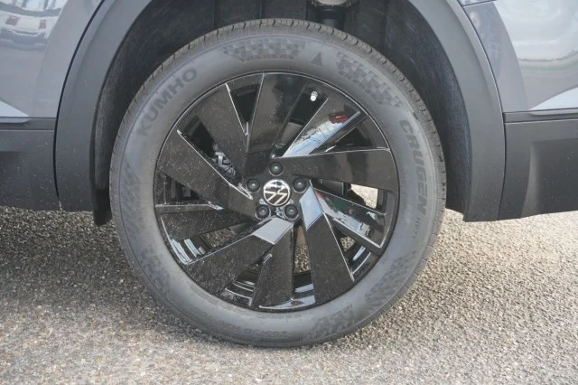 New 2026 Pure Gray Volkswagen 2.0T SE w/Technology image 14
