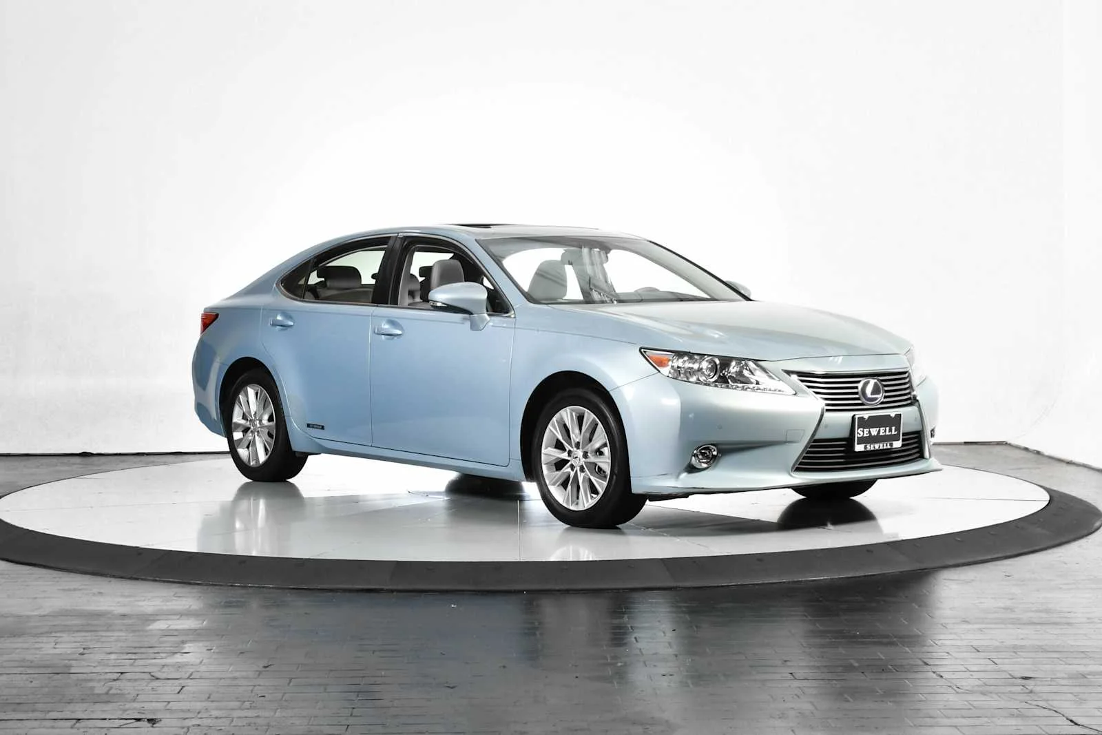 Used 2014 Cerulean Blue Metallic Lexus Hybrid image 7