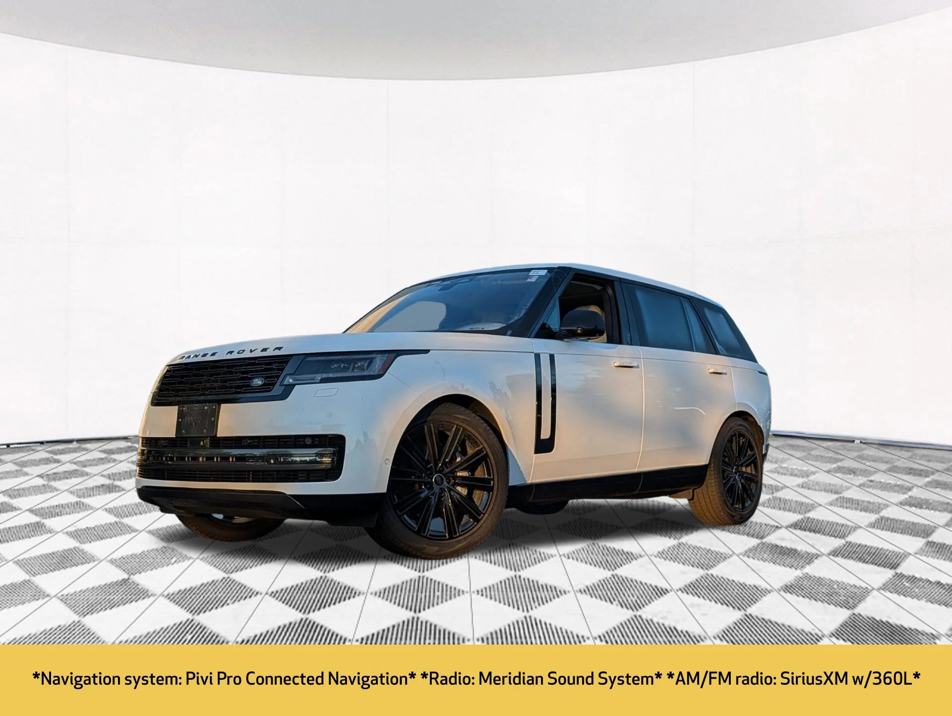 Used 2023  Land Rover SE image 2